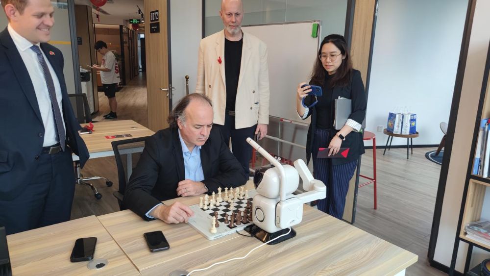 1759212860118060.jpg 439ec7e0-06b9-43e0-8aca-b107ac64cc9b.jpg