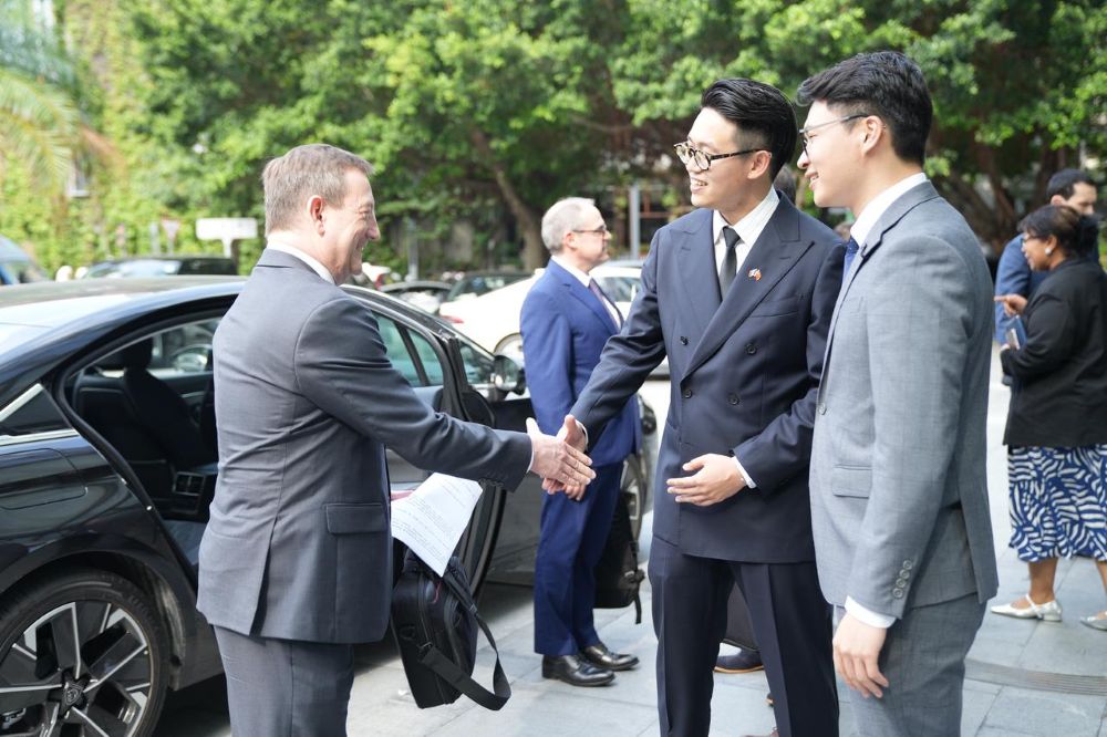 1759213881364667.jpg a2002e3e-6c59-4323-a6ef-8f7791cfad9e.jpg